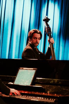 Amanda Ginsburg live in Copenhagen, Denmark Copenhagen, Denmark. 18th, February 2026. The Swedish singer Amanda Ginsburg performs a live concert at Hotel Cecil as part of Vinterjazz 2026 in Copenhagen. Here bass player Anders Fjeldsted is seen live on stage. Denmark, Copenhagen  Copyright: xGonzalesxPhoto MathiasxKristensenx