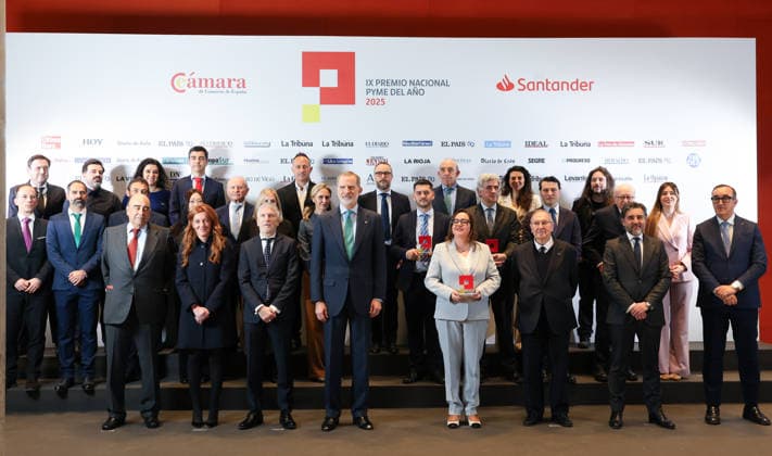 Felipe VI presides over the presentation of the IX edition of the National SME of the Year Award King Felipe VI presides over the family photo of the IX edition of the National SME of the Year Award, on February 19, 2026, in Madrid Spain The National SME of the Year Award is an award that recognizes the work of small and medium-sized Spanish companies and their initiatives in internationalization, innovation, digitization, training and employment, and sustainability 19 FEBRUARY 2026 Marta Ferná Madrid Madrid Madrid Spain  Copyright: xMartaxFernandezx 7305802