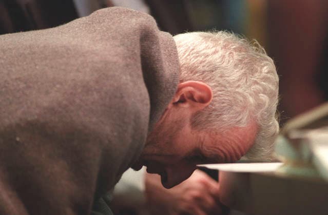 Dec 01, 1993 - Pontiac, MI, USA - Jack Kevorkian, M.D. born Pontiac, Michigan, May 20, 1928 a controversial Armenian American pathologist. Noted for publicly championing a terminal patient s Right to Die and claims to have assisted at least 130 patients to that end. He is famous for his quote Dying is not a crime . Started advertising in Detroit newspapers in 1987 as a physician consultant for Death Counseling . Between 1990-1998, assisted in the suicide of nearly 100 terminally ill people, according to his lawyer Geoffrey Fieger: In each of these cases, the individual themselves took the final action which resulted in there own deaths: voluntary euthanasia. Kevorkian was imprisoned in 1999, he was serving out a 10-25 year prison sentence f - ZUMA1072 19931201_ddo_k12_017 Copyright: xIMAGO JeffxKowalskyx