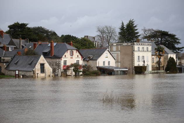 Flooding in Bouchemaine Due to Heavy Rain - France Flooding of the Maine River at the mouth of the Loire River in Bouchemaine, near Angers France on February 19 2026 following heavy winter precipitation and abundant rainfall. Photo by Raphael Lafargue ABACAPRESS.COM Bouchemaine Maine-et-Loire France  Copyright: xLafarguexRaphael ABACAx