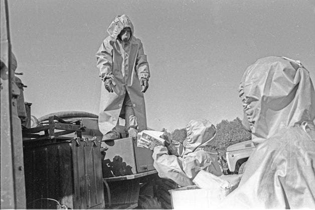 May 24, 1986 - Chernobyl, Ukraine - File Photo Decontamination team members at work. Copyright: xPhotoXpressx Chernobyl Ukraine - ZUMA1072 19860524_ave_x01_742 Copyright: xIMAGO PhotoXpressx