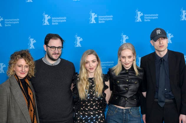 Tricia Tuttle, Andrew Morrison, Amanda Seyfried, Mona Fastvold und Daniel Blumberg beim Photocall zum Kinofilm The Testament of Ann Lee auf der Berlinale 2026 76. Internationale Filmfestspiele Berlin im Hotel Grand Hyatt. Berlin, 19.02.2026