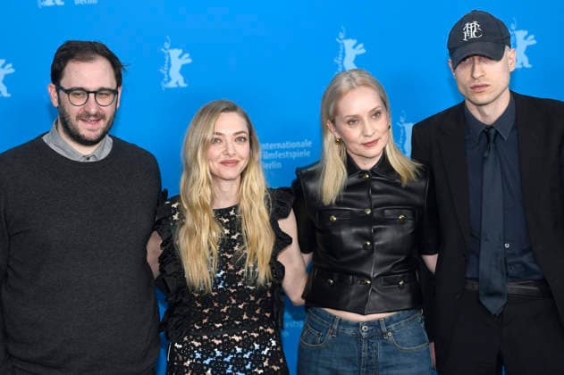 Andrew Morrison, Amanda Seyfried, Mona Fastvold und Daniel Blumberg beim Photocall zum Kinofilm The Testament of Ann Lee auf der Berlinale 2026 76. Internationale Filmfestspiele Berlin im Hotel Grand Hyatt. Berlin, 19.02.2026