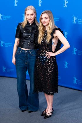 Mona Fastvold und Amanda Seyfried beim Photocall zum Kinofilm The Testament of Ann Lee auf der Berlinale 2026 76. Internationale Filmfestspiele Berlin im Hotel Grand Hyatt. Berlin, 19.02.2026