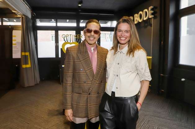 abb Jorge Alexis Gonzalez Madrigal Varona Vila kubanisch-deutscher Choreograf und Model mit Moderatorin RTL Nord Susanne Boehm beim Presse Brunch zum Verkaufsstart der exklusiven Brillen Kollektion von Jorge Gonzalez bei Optiker Bode Filiale in Hamburg am 19.02.2026 HH Deutschland