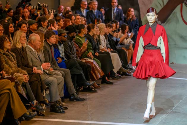 February 19, 2026, London, London, UK: London, UK. King Charles III watching from the front row a fashion show by British-Nigerian designer Tolu Coker. The King s visit marks the first day of London Fashion Week. London UK  - ZUMAl94_ 20260219_zaf_l94_037 Copyright: xLondonxNewsxPicturesx