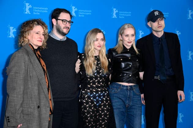 Tricia Tuttle, Andrew Morrison, Amanda Seyfried, Mona Fastvold und Daniel Blumberg beim Photocall zum Kinofilm The Testament of Ann Lee auf der Berlinale 2026 76. Internationale Filmfestspiele Berlin im Hotel Grand Hyatt. Berlin, 19.02.2026