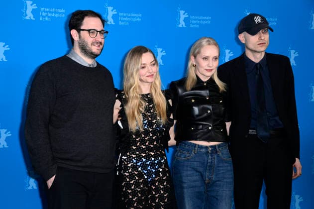 Andrew Morrison, Amanda Seyfried, Mona Fastvold und Daniel Blumberg beim Photocall zum Kinofilm The Testament of Ann Lee auf der Berlinale 2026 76. Internationale Filmfestspiele Berlin im Hotel Grand Hyatt. Berlin, 19.02.2026