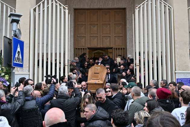Naples. Funeral of Vincenzo D Agostino, lyricist for Gigi D Alessio, Sal Da Vinci, and many other artists.  Copyright: xFelicexDexMartinox xipa-agency.netx xFelicexDexMartinox IPA_Agency_IPA71733519