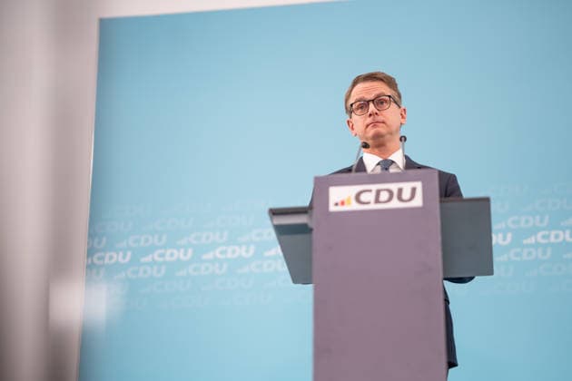 Carsten Linnemann, CDU-Generalsekretär;Vortrag 38. Parteitag der CDU Deutschlands in Stuttgart - Pressekonferenz nach Gremiensitzungen, Stuttgart Baden-Württemberg Deutschland Messe *** Carsten Linnemann, CDU Secretary General Lecture 38 Party conference of the CDU Germany in Stuttgart Press conference after committee meetings, Stuttgart Baden Württemberg Germany Trade fair