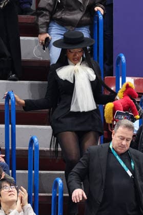 Winter Olympics - Megan Thee Stallion Throws Plushy Inside Ice Skating Arena Megan Thee Stallion is seen throwing a plushy inside the ice skating arena during the Women s Single Figure Skating Free Skating event on day thirteen of the Milano Cortina 2026 Winter Olympic games at Milano Ice Skating Arena on February 19, 2026 in Milan, Italy. Photo by Alexis Jumeau ABACAPRESS.COM Milan Italy  Copyright: xJumeauxAlexis ABACAx