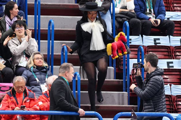 Winter Olympics - Megan Thee Stallion Throws Plushy Inside Ice Skating Arena Megan Thee Stallion is seen throwing a plushy inside the ice skating arena during the Women s Single Figure Skating Free Skating event on day thirteen of the Milano Cortina 2026 Winter Olympic games at Milano Ice Skating Arena on February 19, 2026 in Milan, Italy. Photo by Alexis Jumeau ABACAPRESS.COM Milan Italy  Copyright: xJumeauxAlexis ABACAx