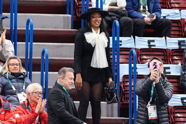 Winter Olympics - Megan Thee Stallion Throws Plushy Inside Ice Skating Arena Megan Thee Stallion is seen throwing a plushy inside the ice skating arena during the Women s Single Figure Skating Free Skating event on day thirteen of the Milano Cortina 2026 Winter Olympic games at Milano Ice Skating Arena on February 19, 2026 in Milan, Italy. Photo by Alexis Jumeau ABACAPRESS.COM Milan Italy  Copyright: xJumeauxAlexis ABACAx