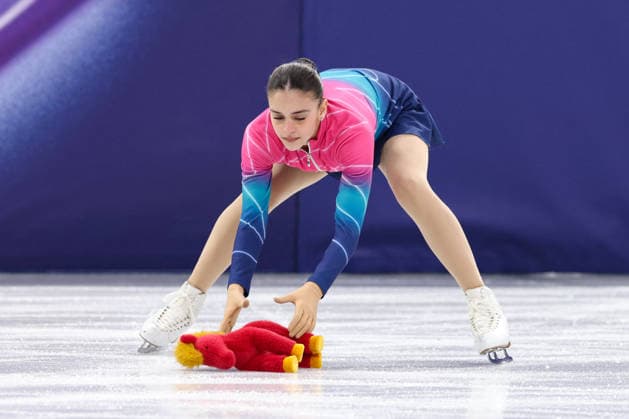 Winter Olympics - Megan Thee Stallion Throws Plushy Inside Ice Skating Arena An ice skater is seen moving out the plushy that was thrown inside the ice skating arena by Megan Thee Stallion (not pictured) during the Women s Single Figure Skating Free Skating event on day thirteen of the Milano Cortina 2026 Winter Olympic games at Milano Ice Skating Arena on February 19, 2026 in Milan, Italy. Photo by Alexis Jumeau ABACAPRESS.COM Milan Italy  Copyright: xJumeauxAlexis ABACAx