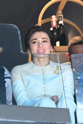 Winter Olympics - Thai Queen Suthida At Ice Hockey Arena Queen of Thailand Suthida Bajrasudhabimalalakshana is seen in the stands during the Women s Gold Medal match between the United States and Canada on day 13 of the Milano Cortina 2026 Winter Olympic games at Milano Santagiulia Ice Hockey Arena on February 19, 2026 in Milan, Italy. Photo by JMP ABACAPRESS.COM Milan Italy  Copyright: xJMP ABACAx
