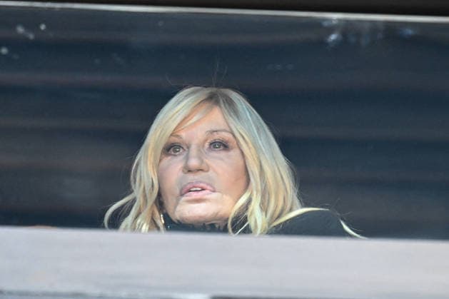 Winter Olympics - Donatella Versace At Ice Hockey Arena Italian fashion designer Donatella Francesca Versace is seen in the stands during the Women s Gold Medal match between the United States and Canada on day 13 of the Milano Cortina 2026 Winter Olympic games at Milano Santagiulia Ice Hockey Arena on February 19, 2026 in Milan, Italy. Photo by JMP ABACAPRESS.COM Milan Italy  Copyright: xJMP ABACAx