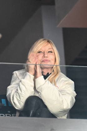 Winter Olympics - Donatella Versace At Ice Hockey Arena Italian fashion designer Donatella Francesca Versace is seen in the stands during the Women s Gold Medal match between the United States and Canada on day 13 of the Milano Cortina 2026 Winter Olympic games at Milano Santagiulia Ice Hockey Arena on February 19, 2026 in Milan, Italy. Photo by JMP ABACAPRESS.COM Milan Italy  Copyright: xJMP ABACAx