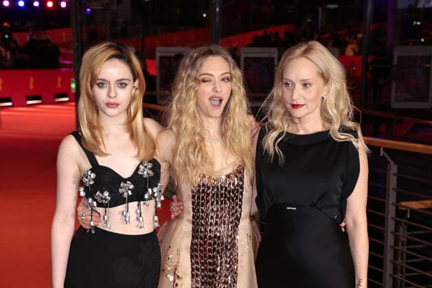 Viola Prettejohn, Amanda Seyfried und Mona Fastvold bei der The Testament of Ann Lee Film Premiere im Rahmen der 76. Internationale Filmfestspiele Berlinale am 19.02.2026 in Berlin The Testament of Ann Lee Filmpremiere mit Amanda Seyfried bei der 76. Berlinale in Berlin