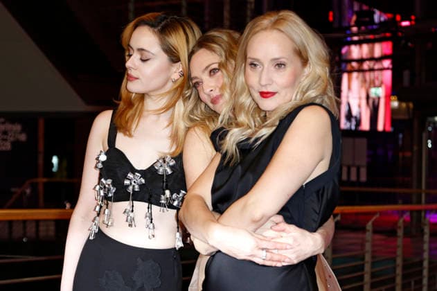 Viola Prettejohn, Amanda Seyfried und Mona Fastvold bei der Premiere des Kinofilms The Testament of Ann Lee auf der Berlinale 2026 76. Internationale Filmfestspiele Berlin im Berlinale Palast. Berlin, 19.02.2026
