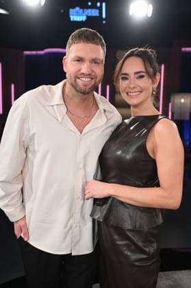 Jessica und Konstantin Streifling, bekannt durch die Netflix Reality-Show Love is Blind als Jessi und Konsti zu Gast in der WDR Talkshow Kölner Treff