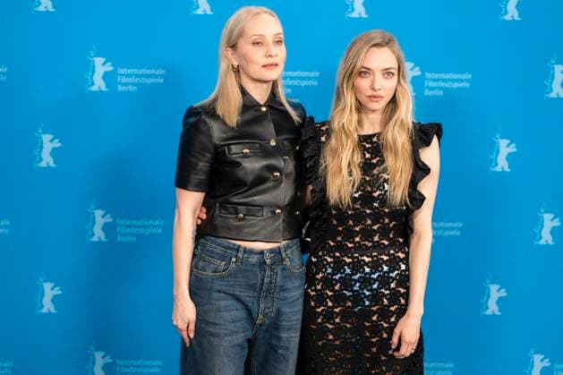 abb Mona Fastvold und Amanda Michelle Seyfried US-amerikanische Schauspielerin und Saengerin beim Photocall zum Kinofilm Teh Testament of Ann Lee auf der Berlinale 2026 76.Internationale Filmfestspiele Berlin im Hotel Grand Hyatt in Berlin am 19.02.2026 Berlin Deutschland