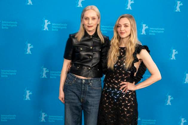 abb Mona Fastvold und Amanda Michelle Seyfried US-amerikanische Schauspielerin und Saengerin beim Photocall zum Kinofilm Teh Testament of Ann Lee auf der Berlinale 2026 76.Internationale Filmfestspiele Berlin im Hotel Grand Hyatt in Berlin am 19.02.2026 Berlin Deutschland