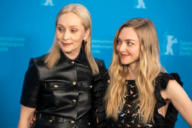 abb Mona Fastvold und Amanda Michelle Seyfried US-amerikanische Schauspielerin und Saengerin beim Photocall zum Kinofilm Teh Testament of Ann Lee auf der Berlinale 2026 76.Internationale Filmfestspiele Berlin im Hotel Grand Hyatt in Berlin am 19.02.2026 Berlin Deutschland