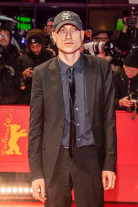 abb Daniel Blumberg auf dem roten Teppich bei der Film Premiere The Testament of Ann Lee auf der Berlinale 76. Internationale Filmfestspiele im Berlinale Palast am Donnerstag 19.Februar 2026 in Berlin Berlin Deutschland