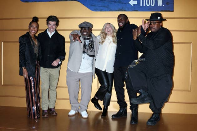 USA - The Neighborhood Series Wrap Party - Studio City LOS ANGELES - FEB 19: Tichina Arnold, Max Greenfield, Cedric the Entertainer, Beth Behrs, Sheaun McKinney, Marcel Spears at The Neighborhood Series Wrap Party at the Radford Studios on February 19, 2026 in Studio City, CA Studio City CA USA  Copyright: xKathyxHutchinsx xHutchinsxPhotox