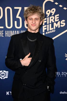 Theo Carow beim 99Fire Films Award während der Berlinale 2026 in der Astor Film Lounge. Berlin, 19.02.2026