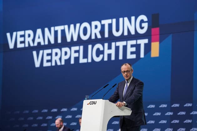 Europa, Deutschland, Baden-Württemberg: 38. Bundesparteitag der CDU Deutschlands in der Messe Stuttgart am 20.02.2026; Bundesvorsitzender der CDU & Bundeskanzler Friedrich Merz hält eine Rede, im Hintergrund der Schriftzug Verantwortung verpflichtet *** Europe, Germany, Baden Württemberg 38 Federal Party Conference of the CDU of Germany at Messe Stuttgart on 20 02 2026 Federal Chairman of the CDU Federal Chancellor Friedrich Merz gives a speech, in the background the lettering Verantwortung verpflichtet (Responsibility obliges) Copyright: xLUKAxKOLANOVICx