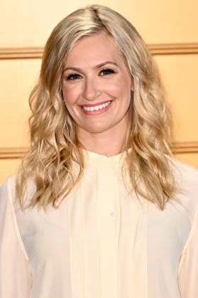 Beth Behrs bei der Staffel Finale Party zur CBS Serie The Neighborhood im Radford Studio Center. Los Angeles, 19.02.2026