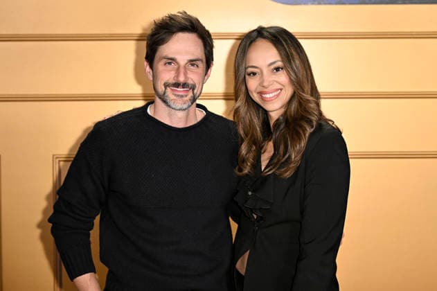 Andrew J. West mit Ehefrau Amber Stevens West bei der Staffel Finale Party zur CBS Serie The Neighborhood im Radford Studio Center. Los Angeles, 19.02.2026