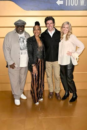 Cedric the Entertainer, Tichina Arnold, Max Greenfield und Beth Behrs bei der Staffel Finale Party zur CBS Serie The Neighborhood im Radford Studio Center. Los Angeles, 19.02.2026