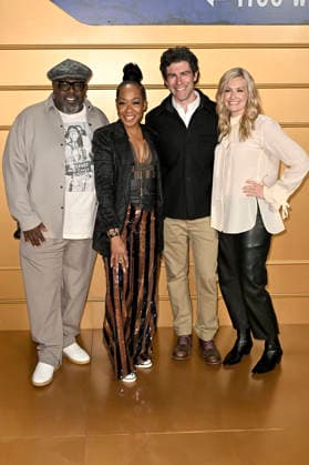 Cedric the Entertainer, Tichina Arnold, Max Greenfield und Beth Behrs bei der Staffel Finale Party zur CBS Serie The Neighborhood im Radford Studio Center. Los Angeles, 19.02.2026
