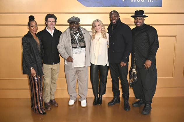 Tichina Arnold, Max Greenfield, Cedric the Entertainer, Beth Behrs, Sheaun McKinney und Marcel Spears bei der Staffel Finale Party zur CBS Serie The Neighborhood im Radford Studio Center. Los Angeles, 19.02.2026