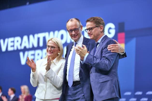 Stuttgart, Baden-Württenberg, Deutschland, 20.02.2026: Messehalle: 38. Bundesparteitag der CDU Deutschlands: L-R: Christina Stumpp, Parteichef und Bundeskanzler Friedrich Merz (CDU), Carsten Linnemann *** Stuttgart, Baden Württenberg, Germany, 20 02 2026 Exhibition Hall 38 Federal Party Conference of the CDU Germany L R Christina Stumpp, Party Leader and Federal Chancellor Friedrich Merz CDU , Carsten Linnemann Copyright: xdtsxNachrichtenagenturx dts_107342
