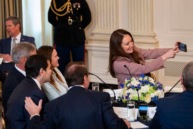 Secretary of Agriculture Brooke Rollins takes a selfie with Arkansas Governor Sarah Huckabee Sanders, Tennessee Governor Bill Lee, Secretary of State Marco Rubio and Louisiana Governor Jeff Landry during a Governors Working Breakfast in the State Dining Room of the White House in Washington, DC on Friday, February 20, 2026. The traditionally bipartisan annual meeting between the President and governors has been highlighted by Trump s comments about certain Democratic governors and The National Governors Association s (NGA) announcement it would no longer facilitate the meeting amid the conflict. WAP20260220195 BONNIExCASH