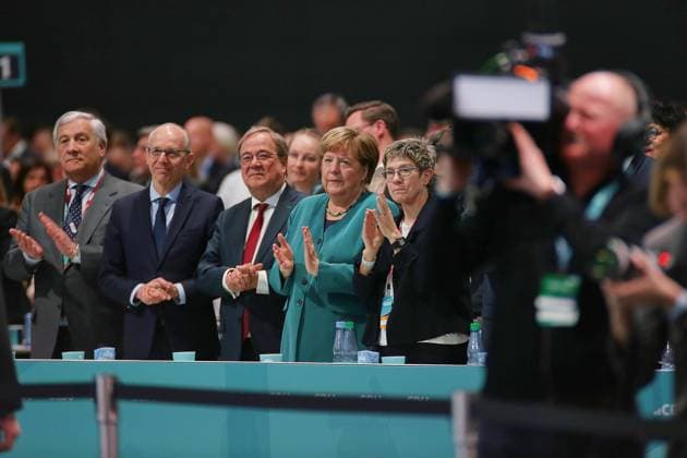 Stuttgart, Baden-Württenberg, Deutschland, 20.02.2026: Messehalle: 38. Bundesparteitag der CDU Deutschlands: Angela Merkel (2.v.L.) während Applaus nach Merz-Rede, neben ihr u.a. Armin Laschet und Annegret Kramp-Karrenbauer *** Stuttgart, Baden Württenberg, Germany, 20 02 2026 Exhibition Hall 38 Federal Party Conference of the CDU Germany Angela Merkel 2 from L during applause after Merz speech, next to her Armin Laschet and Annegret Kramp Karrenbauer among others Copyright: xdtsxNachrichtenagenturx dts_107411