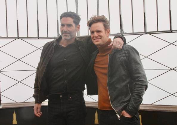 RECORD DATE NOT STATED Tom Ellis and Nick Gehlfuss visit the Empire State Building Observatory for a photo opportunity. (NEW)Tom Ellis and Nick Gehlfuss visit the Empire State Building Observatory for a photo opportunity. February 20, 2026, New York, USA: (L-R) Tom Ellis and Nick Gehlfuss visit the Empire State Building Observatory for a photo opportunity to celebrate the premiere of CBS™ new drama from Wolf Entertainment, CIA. Credit: Niyi Fote Thenews2 (Foto: Niyi Fote Thenews2 imago images) Tom Ellis and Nick Gehlfuss visit the Empire State Building Observatory for a photo opportunity.  Copyright: xNiyixFotex