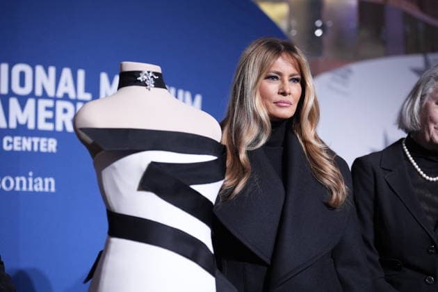 Melania Trump presents her Inaugural Gown - Washington US First Lady Melania Trump presents her 2025 inaugural gown to the Smithsonian First Ladies Collection at the National Museum of American History in Washington on February 20, 2026. The gown, designed by French American fashion and costume designer Herve Pierre, was worn by the First Lady during the 2025 inaugural balls. Photo by Yuri Gripas ABACAPRESS.COM Washington DC United States  Copyright: xGripasxYuri ABACAx