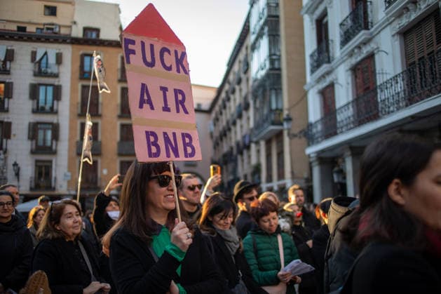 February 20, 2026, Madrid, Spain: EDITOR S NOTE : (Image contains profanity).A protester carries a placard that says: Fuck Airbnb during the demonstration. A demonstration is staged through the center of Madrid to mark the end of Carnival, protesters demanded the right of people to live in neighborhoods free from real estate speculation and mass tourism, and with access to quality public social services. Madrid Spain - ZUMAs197 20260220_aaa_s197_146 Copyright: xDavidxCanalesx