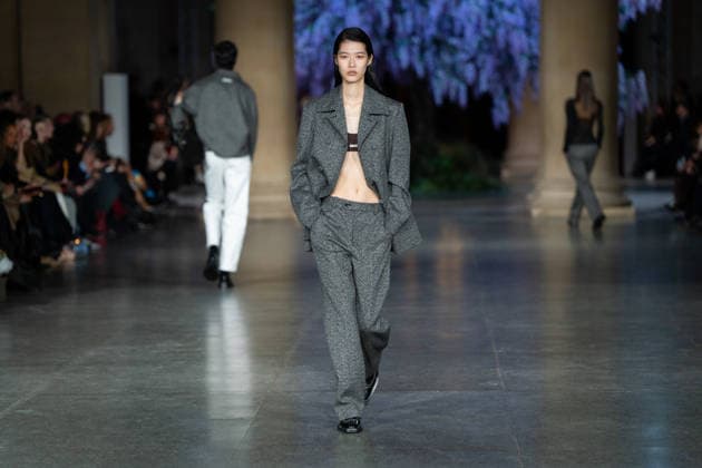 Mithridate - Runway - LFW February 2026 A model walks the runway at the Mithridate show during London Fashion Week February 2026 at the Tate Britain London United Kingdom Copyright: xLounisxTiarx xSOPAxImagesx _DSC9145