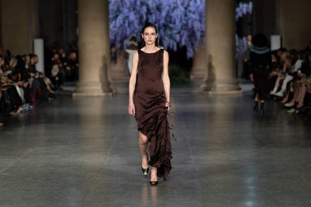 February 20, 2026, London, United Kingdom: A model walks the runway at the Mithridate show during London Fashion Week February 2026 at the Tate Britain London United Kingdom  - ZUMAs197 20260220_aaa_s197_253 Copyright: xLounisxTiarx