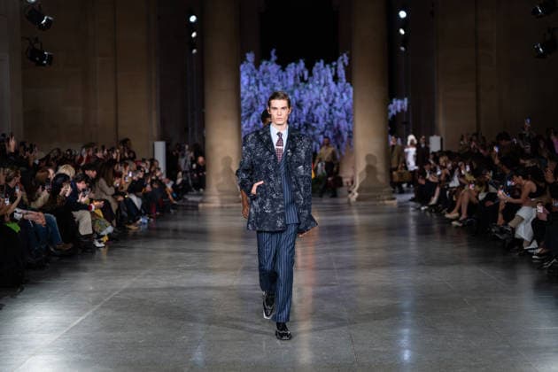 February 20, 2026, London, United Kingdom: A model walks the runway at the Mithridate show during London Fashion Week February 2026 at the Tate Britain London United Kingdom - ZUMAs197 20260220_aaa_s197_234 Copyright: xLounisxTiarx