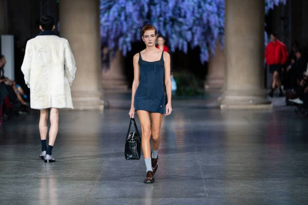 February 20, 2026, London, United Kingdom: A model walks the runway at the Mithridate show during London Fashion Week February 2026 at the Tate Britain London United Kingdom - ZUMAs197 20260220_aaa_s197_281 Copyright: xLounisxTiarx