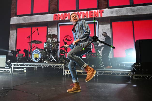 Kaiser Chiefs performing at Eventim Apollo in London LONDON, ENGLAND - FEBRUARY 20: Ricky Wilson of ˜Kaiser Chiefs™ performing at Eventim Apollo on February 20, 2026 in London, England. CAP MAR MAR Great Britain Copyright: xMartinxHarris CapitalxPicturesx