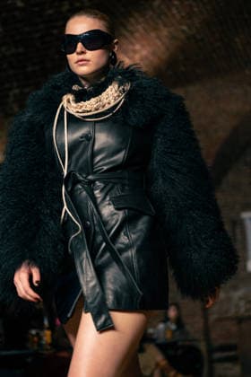 LFW - Sinead Gorey Runway A model walks the runway during the Sinead Gorey fashion show at Tate Britain during London Fashion Week held in London, United Kingdom on February 20, 2026. Photo by LounisPhotography ABACAPRESS.COM London United Kingdom  Copyright: xLounisPhotography ABACAx