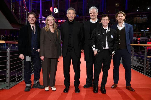 Gast, Katie McNeill, John Turturro, Sam Levy, Noah Segan und Leopold Hughes bei der Premiere des Kinofilms The Only Living Pickpocket in New York auf der Berlinale 2026 76. Internationale Filmfestspiele Berlin im Berlinale Palast. Berlin, 20.02.2026