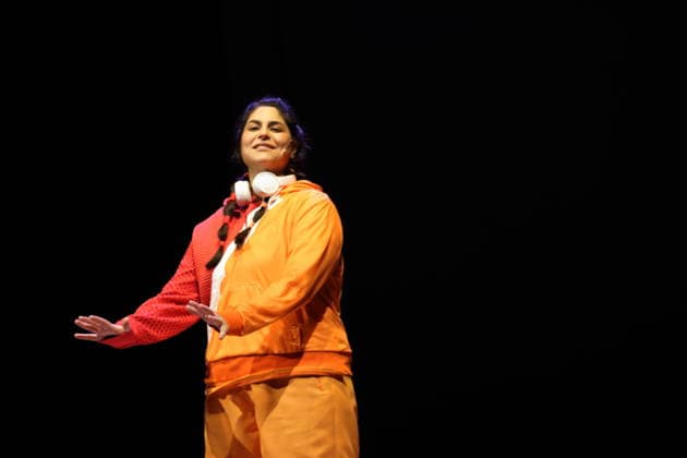 Homa Faghiri während der Fotoprobe für Wolf im Theater an der Parkaue in Berlin, 20. Februar 2026. Von Sasa Stanisic. Regie und Choreografie Raphael Moussa Hillebrand. Bühne und Kostüme Jürgen Kirner. Premiere ist am 24. Februar 2026. Theater an der Parkaue Berlin Wolf